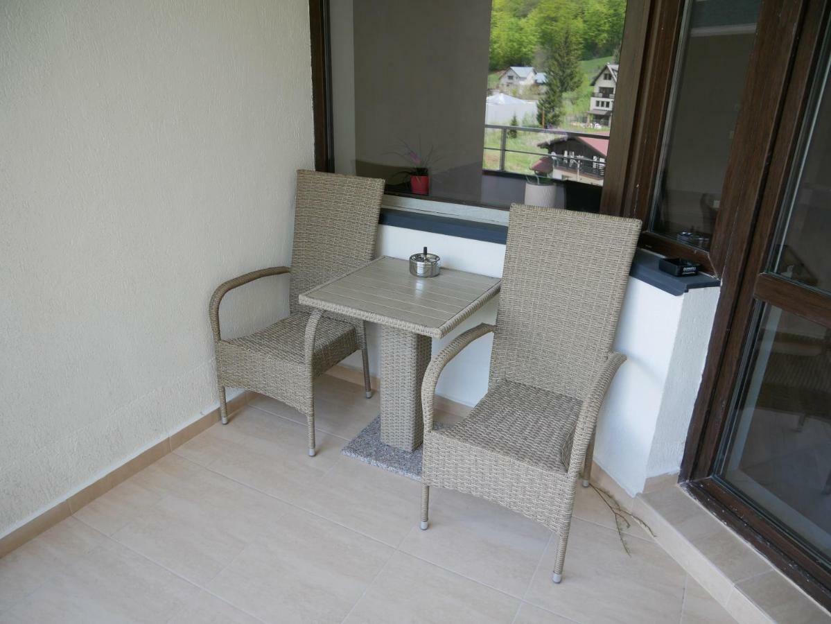 Apartamento Riky Apart Mountain View Sinaia Exterior foto